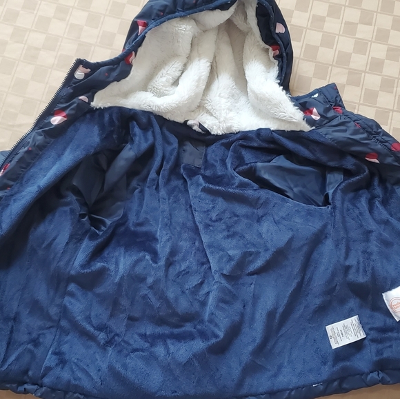 Girl's Jacket size 4T- blue with little hearts - Picture 3 of 5